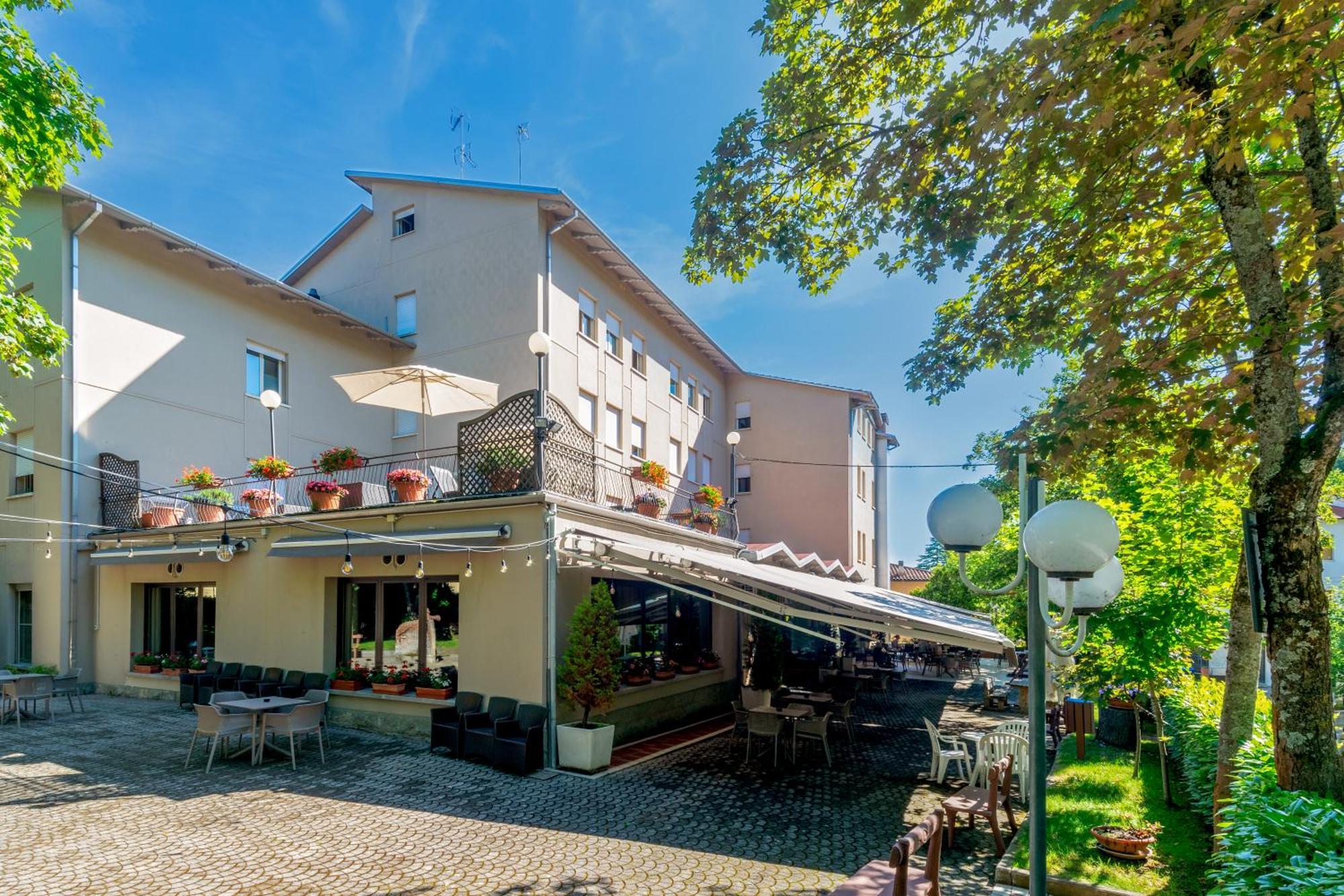 Hotel Falco D'Oro Tole Exterior foto